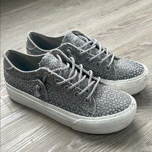 Stylish Gray Patterned Women's Sneakers